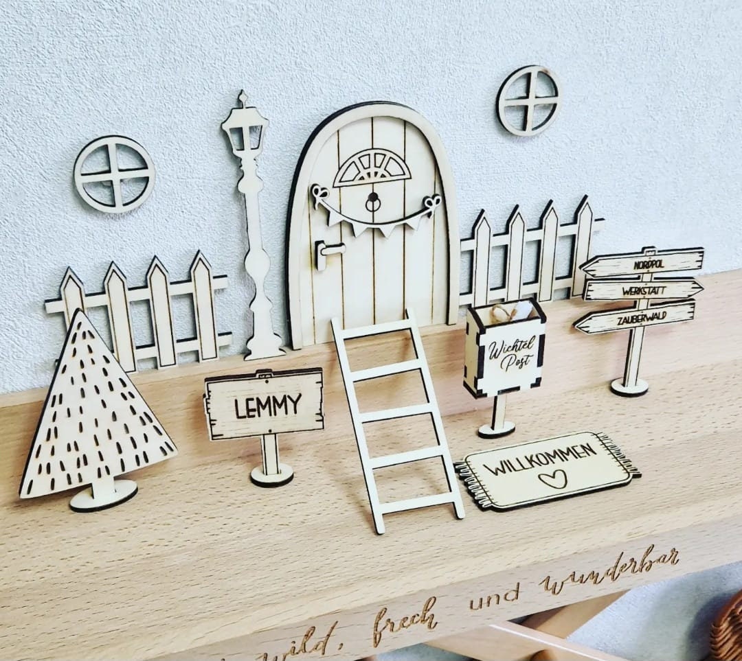 Wichteltür aus Holz, personalisierter Wichtel für Weihnachten, mit Zubehör