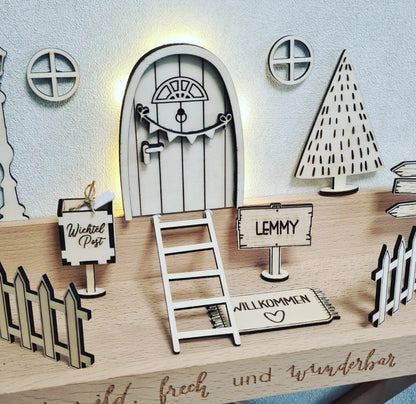 Wichteltür aus Holz, personalisierter Wichtel für Weihnachten, mit Zubehör