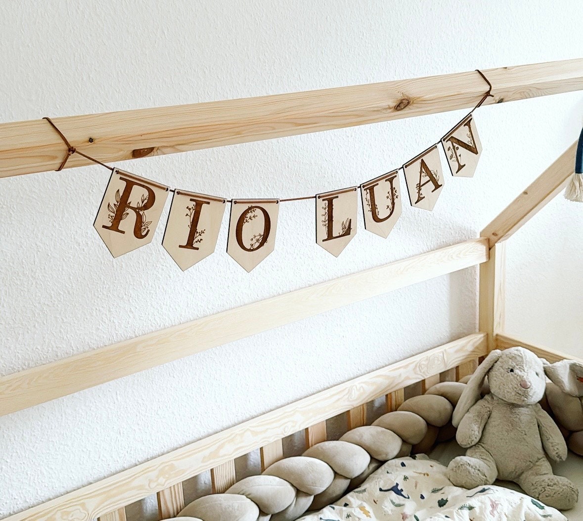 Namensgirlande mit floralen Buchstaben, Kinderzimmer Dekoration