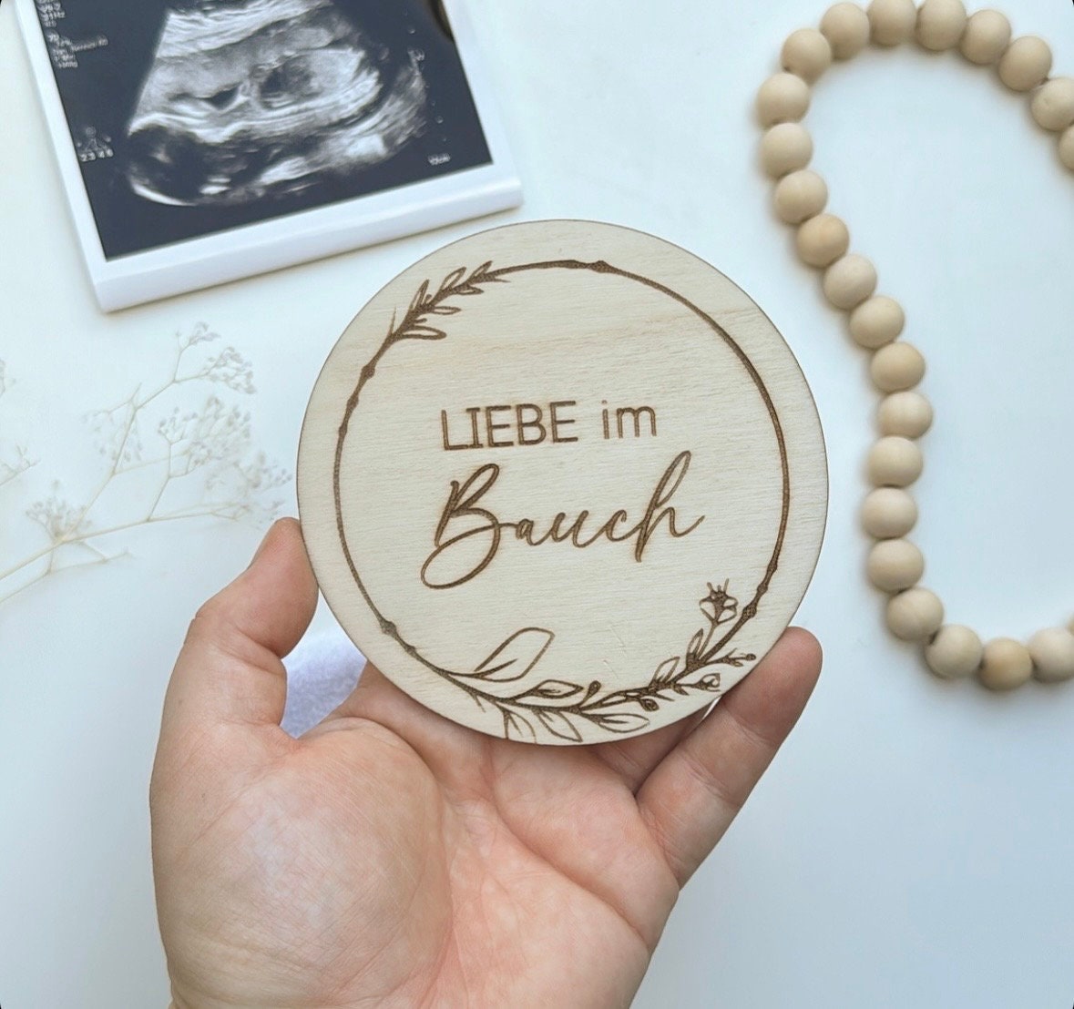 Liebe im Bauch, Holz Schild für Fotoshooting oder als Mitteilung der Schwangerschaft