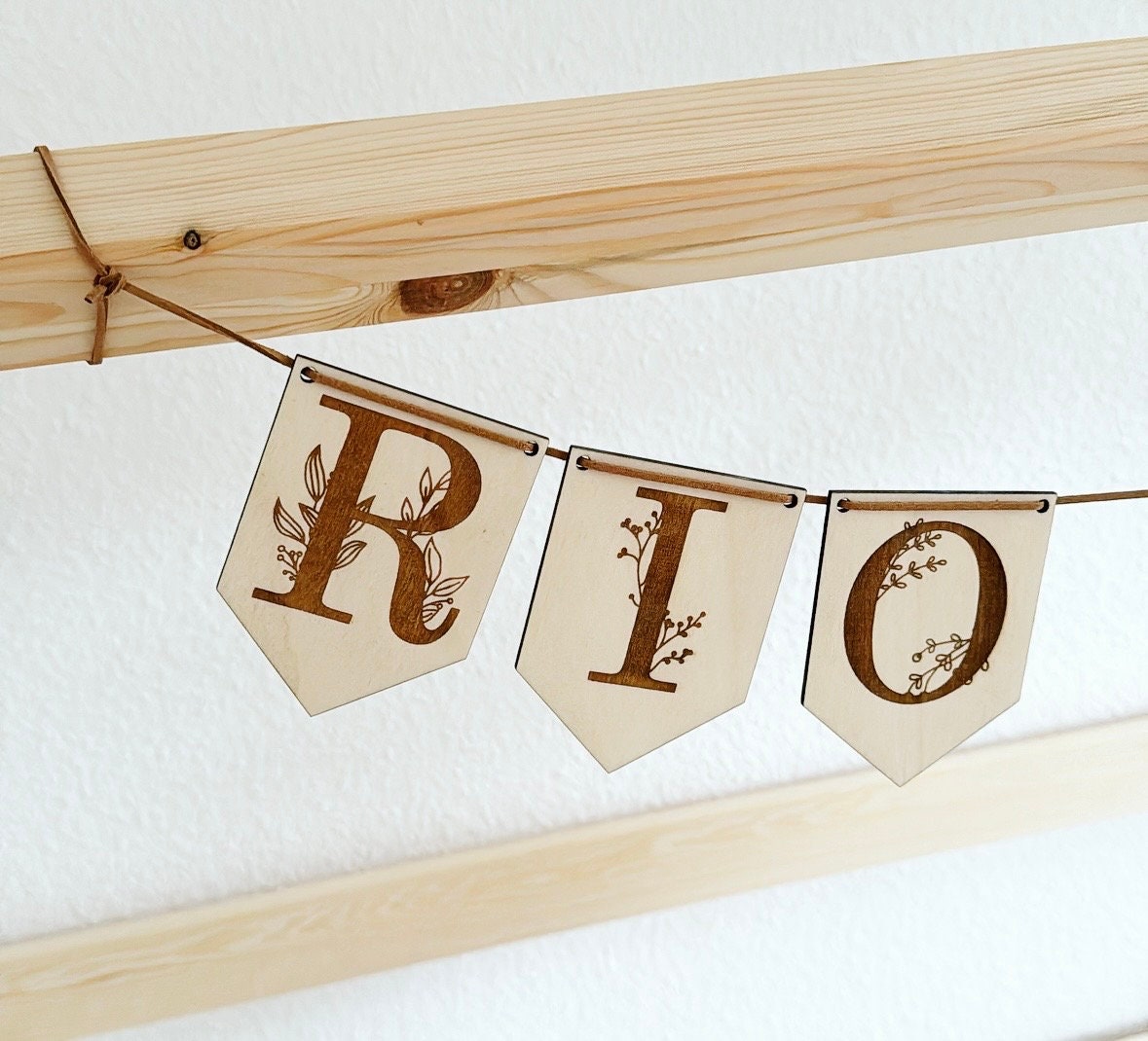 Namensgirlande mit floralen Buchstaben, Kinderzimmer Dekoration