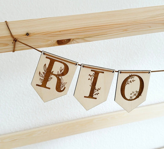 Namensgirlande mit floralen Buchstaben, Kinderzimmer Dekoration