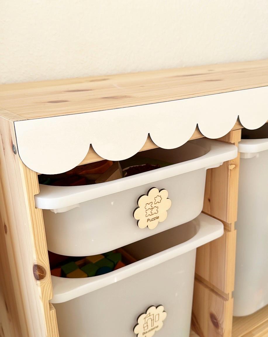 Zierleiste Holz mit Spruch Gravur für den Ikea Trofast, Dekoration Kinderzimmer im Jakobsmuschel Stil