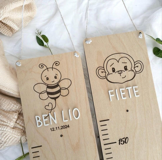 Messlatte mit Tier Motiven: Biene, Wal, Löwe, Wachstumsleiste mit Spruch und Fotohalter