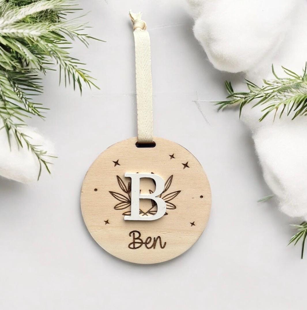 Anhänger Monogramm Name mit Mistelzweig, Baumschmuck für Weihnachten