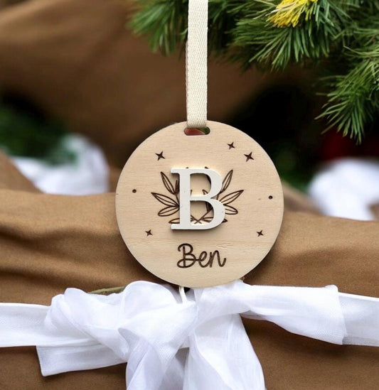 Anhänger Monogramm Name mit Mistelzweig, Baumschmuck für Weihnachten