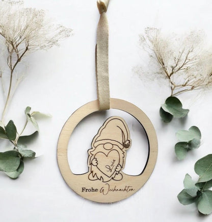 Anhänger Wichtel mit Herz, Baumschmuck für Weihnachten