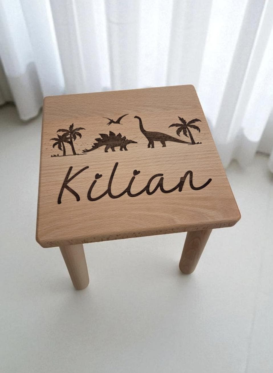 Kinderhocker Dino aus Buche, Kinderstuhl mit Dinosaurier, Geschenkidee