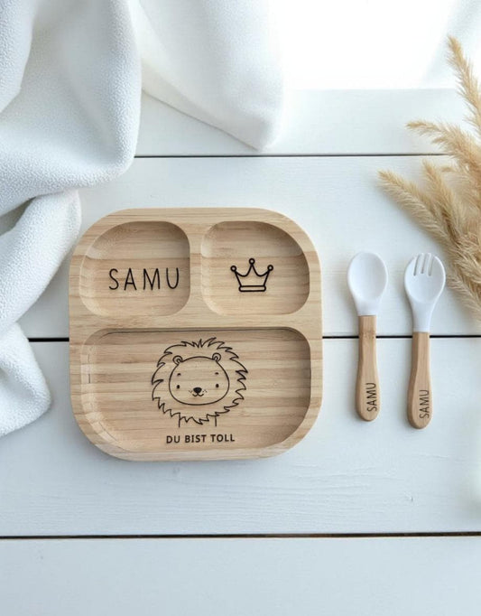 Kinderteller Löwe, Bambus Teller mit Besteck und Saugnapf, personalisiertes Geschenk
