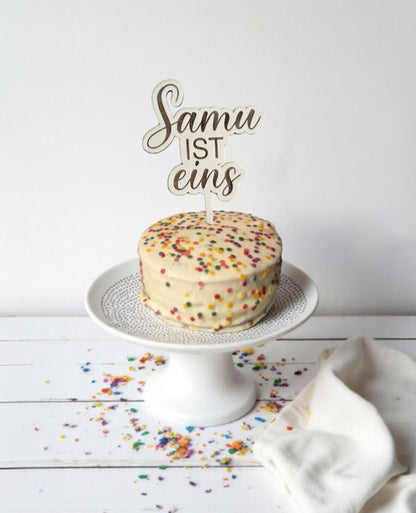 Name ist eins Cake Topper, Kuchenstecker mit Holz Gravur, für jeden Geburtstag