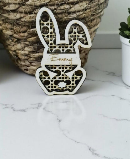 Osteranhänger Holz 3D Rattan mit Hasen Silhouette, Anhänger für den Osterkorb