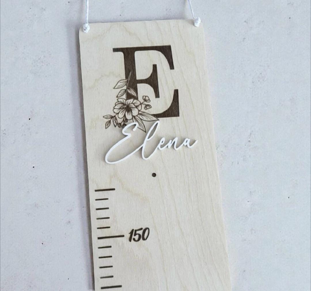 Messlatte Monogramm Blume, Wachstumsleiste mit Spruch und Fotohalter