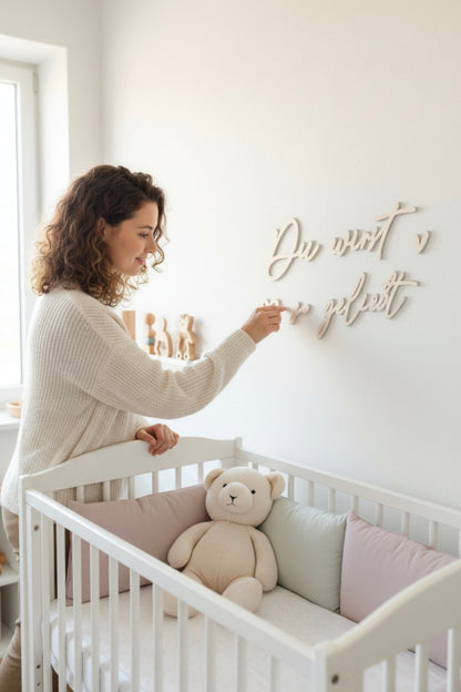 Du wirst so geliebt, Holz Schriftzug, Wand Dekoration im Kinderzimmer